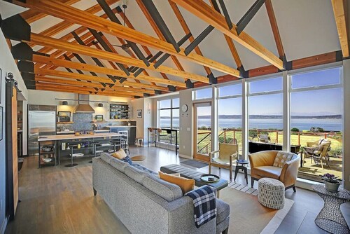 Waterfront Beach House 4BD|Hot Tub|Outdoor Shower