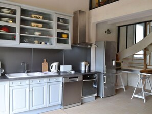 Fridge, microwave, dishwasher