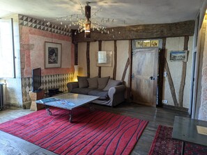 TV, fireplace, DVD player