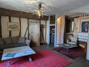 TV, fireplace, DVD player