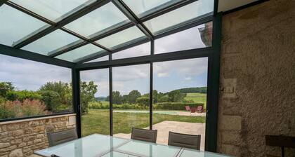 Charmante maison avec piscine chauffée, jardin clos, terrasses, et équipements modernes près d’Aubeterre