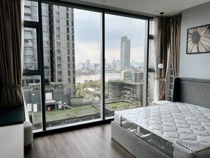 8 soverom, skrivebord og wi-fi (inkludert)