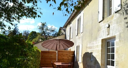 Charmantes Haus im alten Pfarrhaus nahe Périgord, 6 Betten, Terrasse, Wandern, Haustiere erlaubt