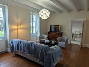 Télévision, table de tennis de table