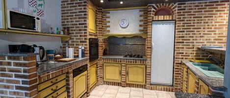 Fridge, microwave, dishwasher