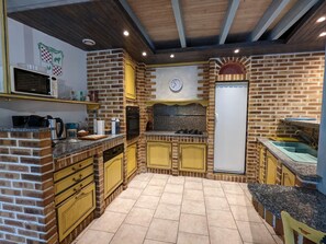 Fridge, microwave, dishwasher - Charming Cottage with Heated Pool and Private Garden in Charras, Near Périgord (Charras)