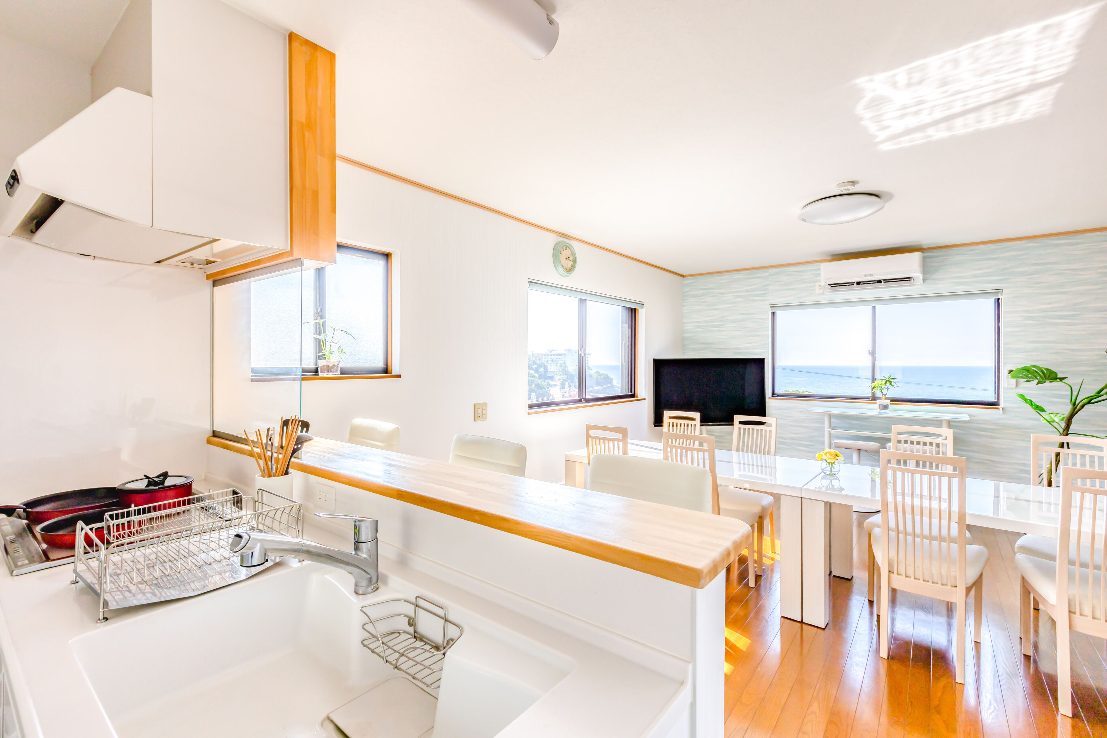 Classic Villa | Private kitchen | Full-size fridge, microwave, oven, stovetop