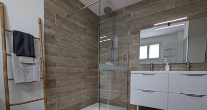Maison lumineuse avec cour privative, proche sites culturels, tout confort, équipé bébé, wifi inclus
