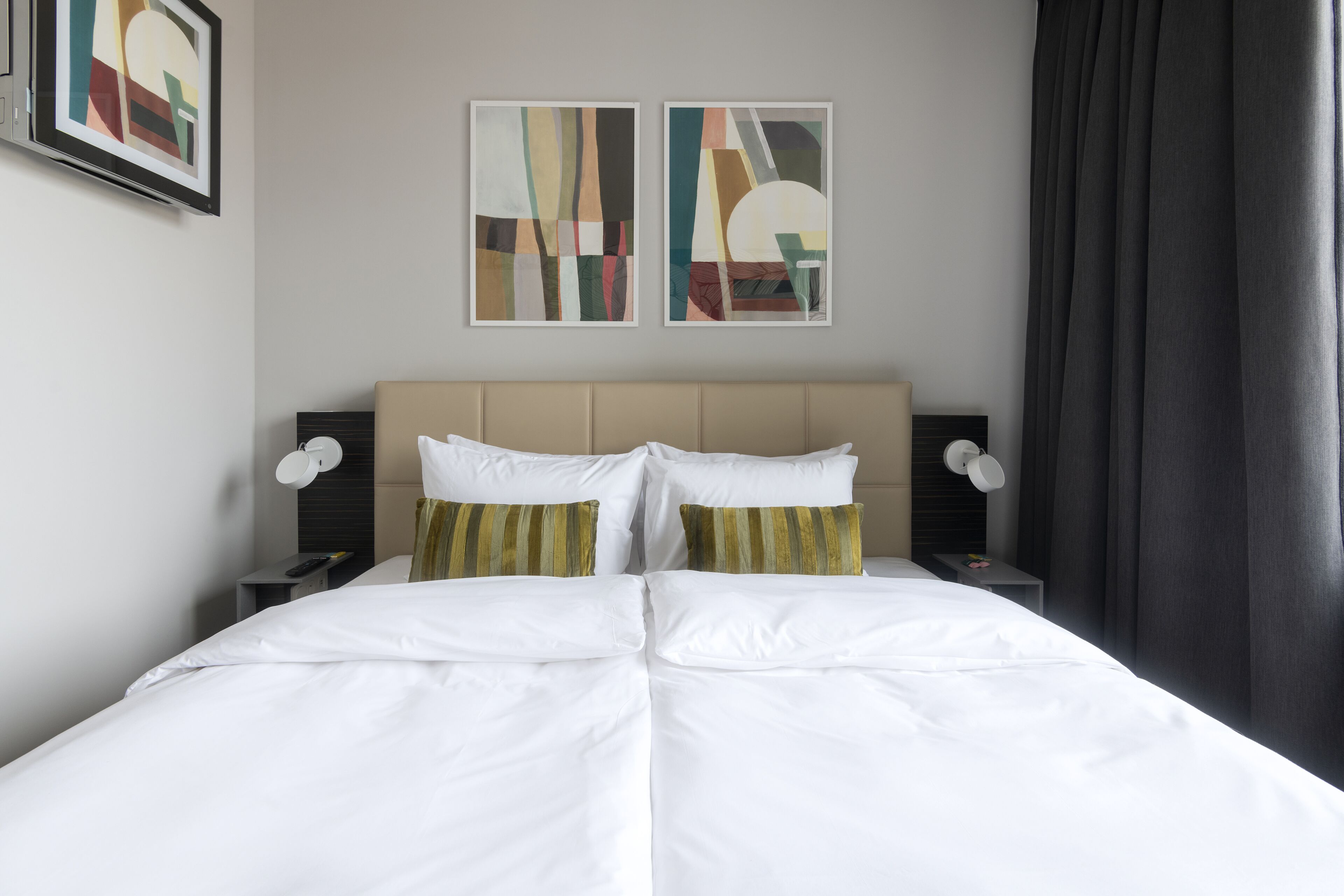 Large Studio with Kitchenette | Ropa de cama de alta calidad, caja fuerte, decoración individual