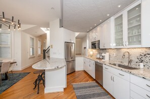 Kühlschrank, Ofen, Herdplatte, Geschirrspüler