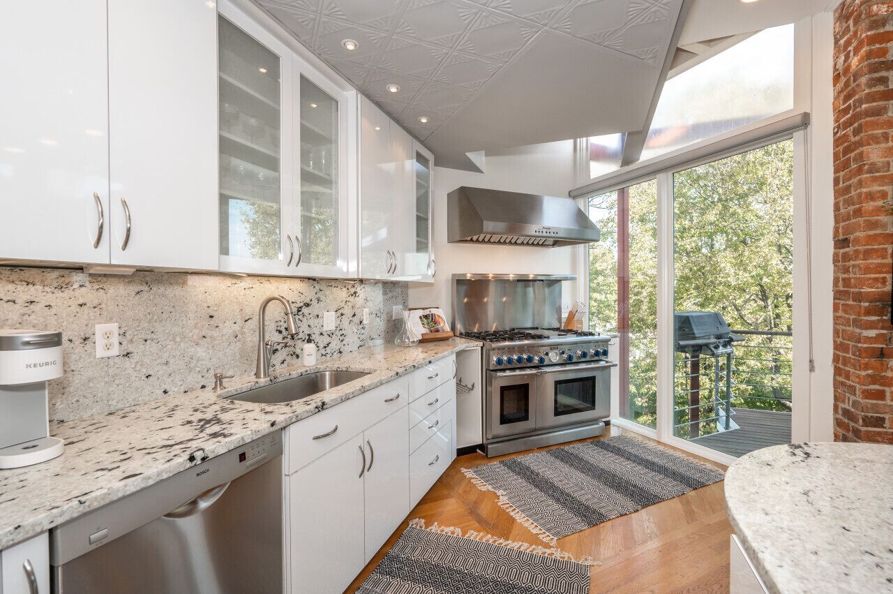 Fridge, oven, stovetop, dishwasher