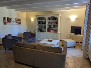 TV, fireplace, DVD player, table tennis