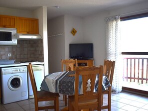 Dining - Charming south-facing 2-room near center with parking in Font-Romeu (Font-Romeu-Odeillo-Via)