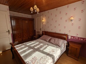 4 habitaciones, cuna de viaje, wifi gratis y ropa de cama 