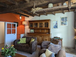 TV, fireplace, DVD player, ping pong