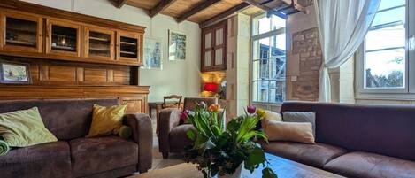 TV, fireplace, DVD player, table tennis
