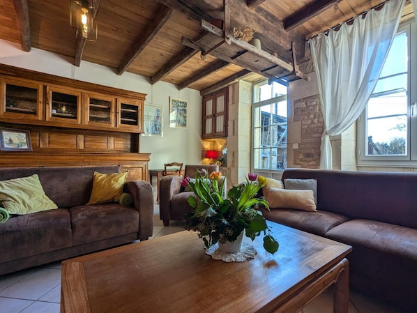 TV, fireplace, DVD player, table tennis