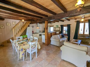Interior - Spacious house in Massignac with private garden (Massignac)