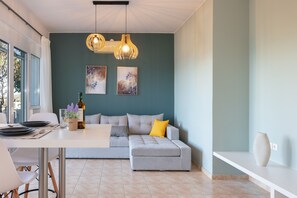 En 32-tommers smart-TV med kabel-kanaler samt TV