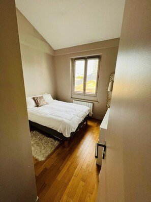 2 Schlafzimmer, BĂŒgeleisen/BĂŒgelbrett, kostenloses WLAN, BettwĂ€sche