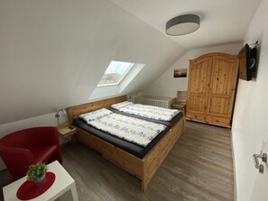 3 室のベッドルーム、アイロン / アイロン台、旅行用ベビーベッド、WiFi (無料)