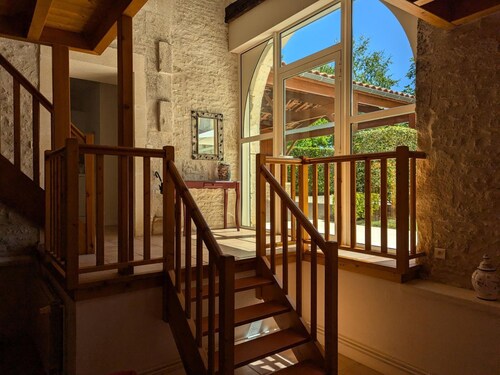 Charming Vineyard Cottage with Pool, Garden & Modern Amenities in Saint-Cybardeaux