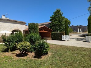 Exterior - Charming Vineyard Cottage with Pool, Garden & Modern Amenities in Saint-Cybardeaux (Saint-Cybardeaux)