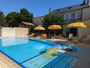 Pool - Charming Vineyard Cottage with Pool, Garden & Modern Amenities in Saint-Cybardeaux (Saint-Cybardeaux)