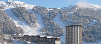 3-Room Apartment for 6/8 People, Ski-In/Ski-Out, Mountain Views