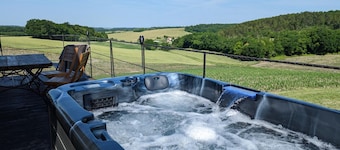 Secluded house with private pool and spa, Charente