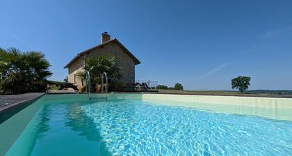 Secluded house with private pool and spa, Charente