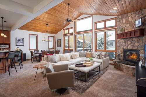 Landings Lodge | Hot Tub | Pet Friendly Mountain Home