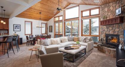 Landings Lodge | Hot Tub | Pet Friendly Mountain Home