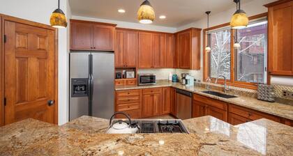 Landings Lodge | Hot Tub | Pet Friendly Mountain Home