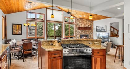 Landings Lodge | Hot Tub | Pet Friendly Mountain Home