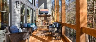 Watersong Rapids ~ 4BR Mountain Modern Luxury on a beautiful creek!  Wow!