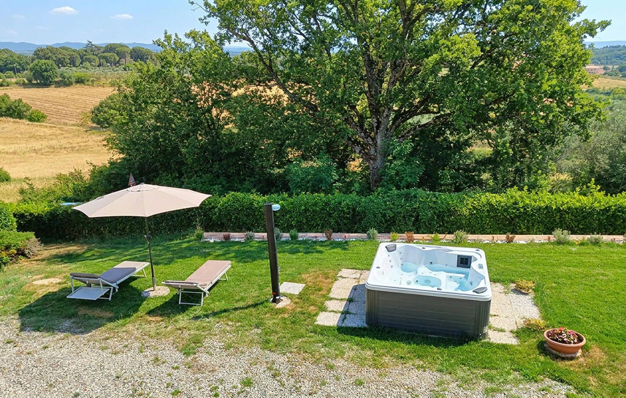 Outdoor spa tub