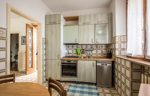 Refrigerador, placa de cocina, lavavajillas