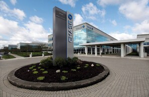 Property grounds - The Pondview Penthouse | King Bed | Balcony | W/D (Westerville)