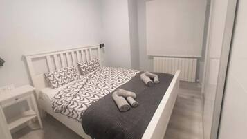 1 dormitorio, tabla de planchar con plancha, wifi gratis y ropa de cama