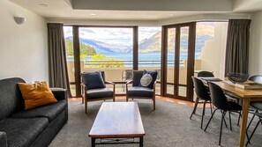 Smart TV - Apt12 Lakefront Apartments (Queenstown)