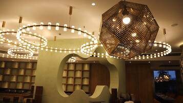 Petit déjeuner buffet servi tous les jours en supplément