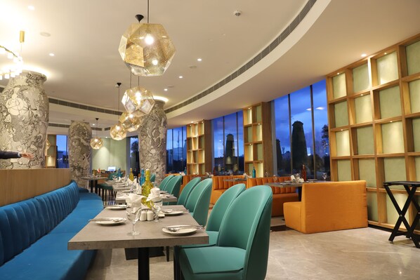 Daily buffet breakfast for a fee