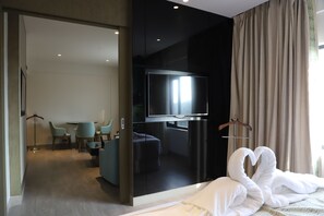 In-room safe, desk, iron/ironing board, free WiFi - THE CRUZE PREMIUM BOUTIQUE HOTEL (Adityapur)