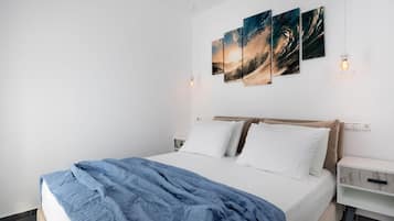 Deluxe Apartment, 1 Bedroom, Sea View | Soundproofing, free WiFi, bed sheets