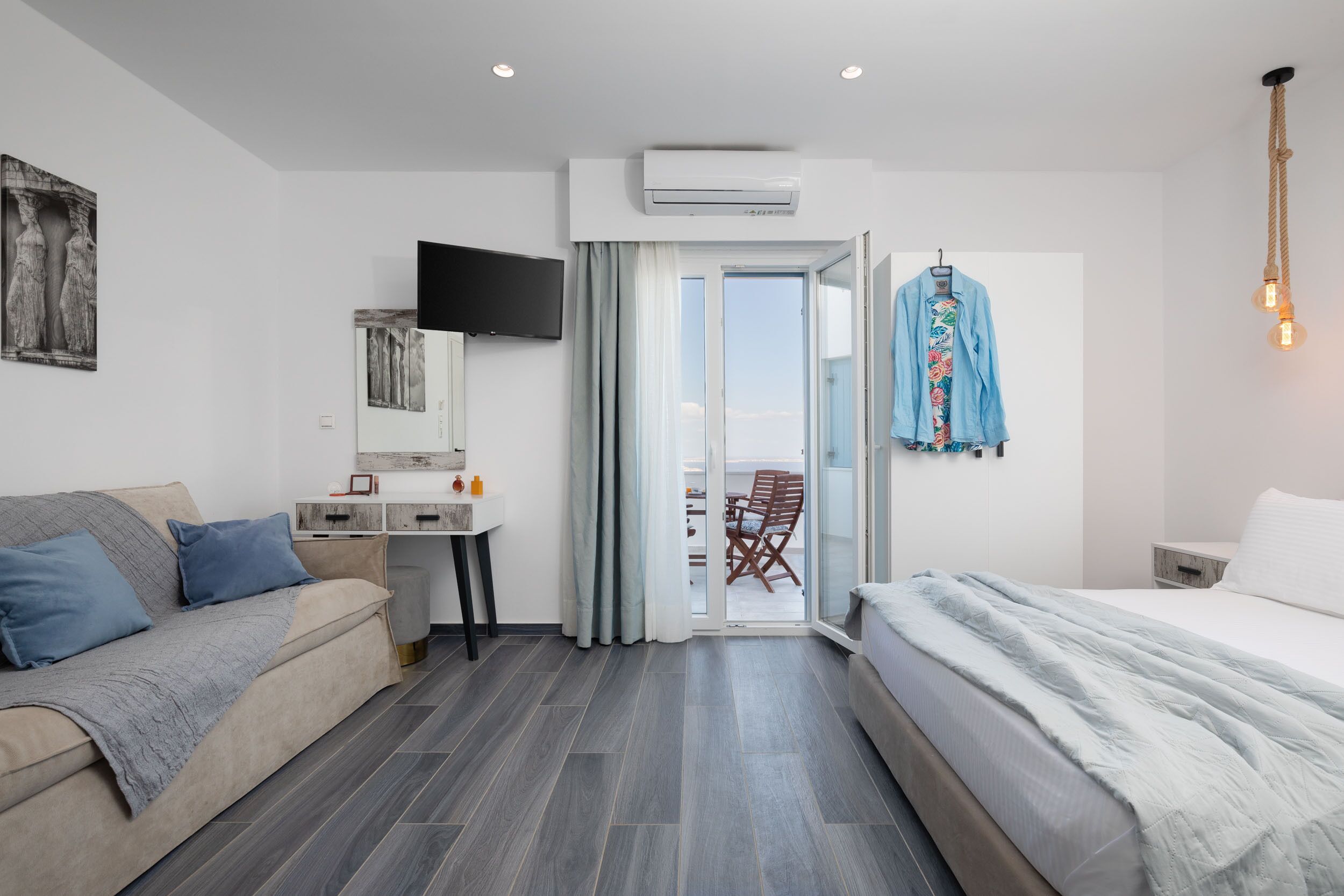 Deluxe Studio, Kitchenette, Sea View | Soundproofing, free WiFi, bed sheets