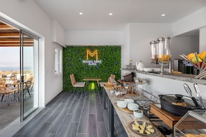 매일 뷔페 아침 식사(1인당 EUR 10)