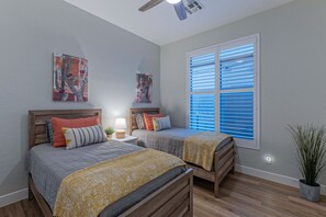 3 bedrooms, desk, iron/ironing board, travel crib - 31 Day Rental: Park View, Near Golf & Trails, Comm Htd POOL & Spa, Putt Green, Corn Hole (Mesa)