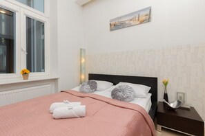 1 dormitori, planxa i posts de planxar, wifi i roba de llit 