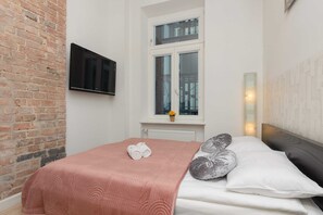 1 bedroom, iron/ironing board, WiFi, bed sheets